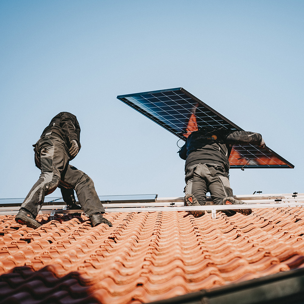 Photovoltaikanlagen Montag auf dem Dach